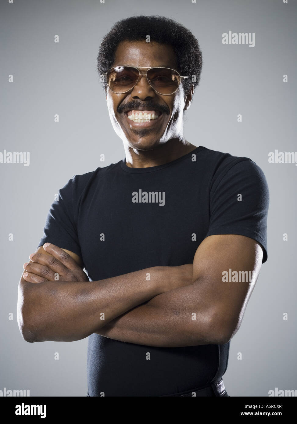 Portrait of a man wearing sunglasses and smiling Stock Photo - Alamy