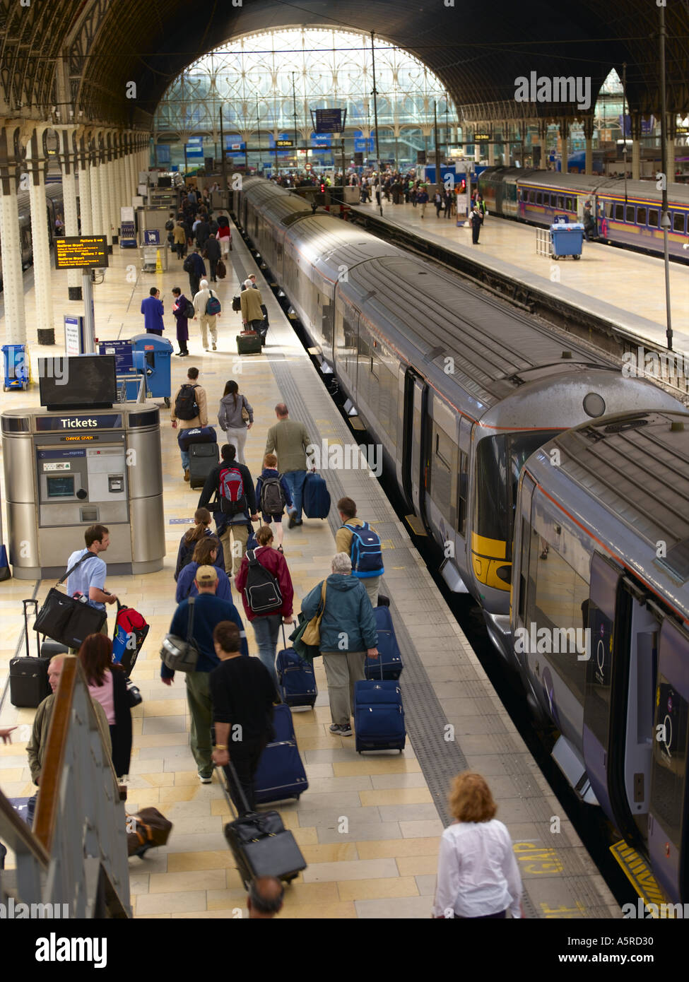 London Paddington Train Station Stock Photo Alamy