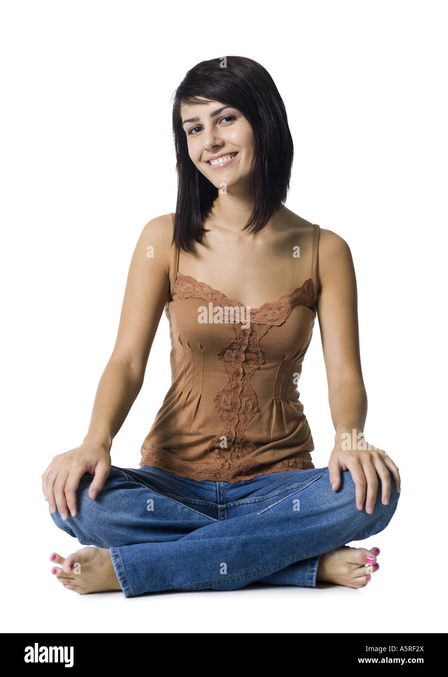 Portrait of a young woman sitting on the floor Stock Photo - Alamy