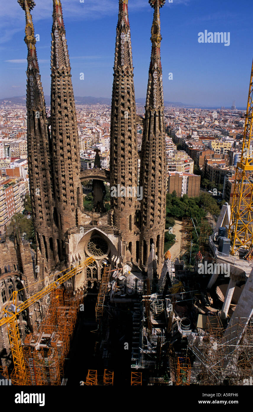 gaudi-s-sagrada-familia-cathedral-still-under-construction-barcelona