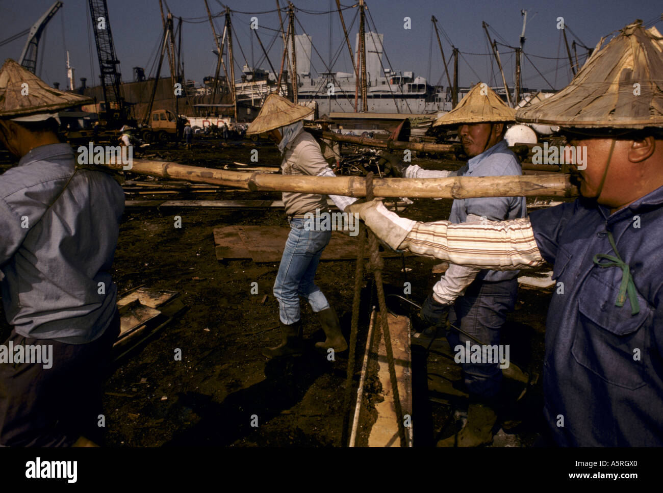 SHIPBREAKING IN PORT CITY OF KAOSHIUNG TAIWAN IS THE WORLD'S PRINCIPLE SHIPBREAKING COUNTRY DISMANTLING BETWEEN 250 TO 280 SHIPS Stock Photo