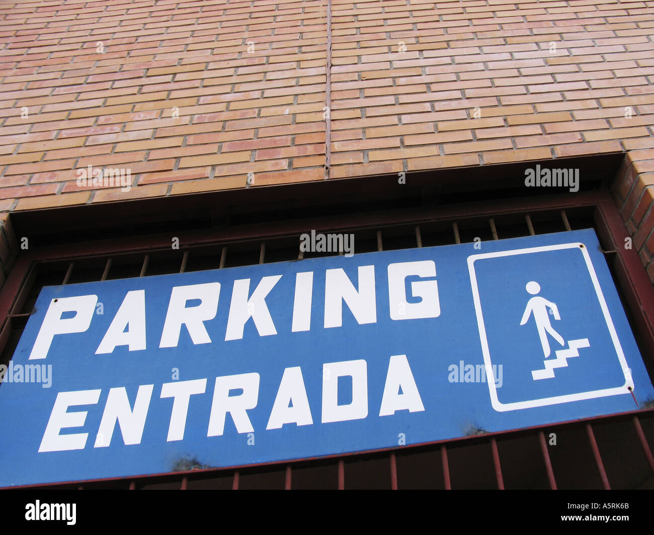 Entrance to parking garage in Spanish language Stock Photo Alamy