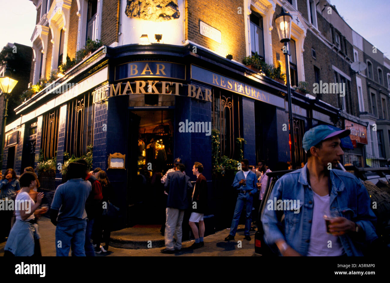 THE MARKET BAR IN PORTOBELLO RD, NOTTING HILL GATE LONDON Stock Photo