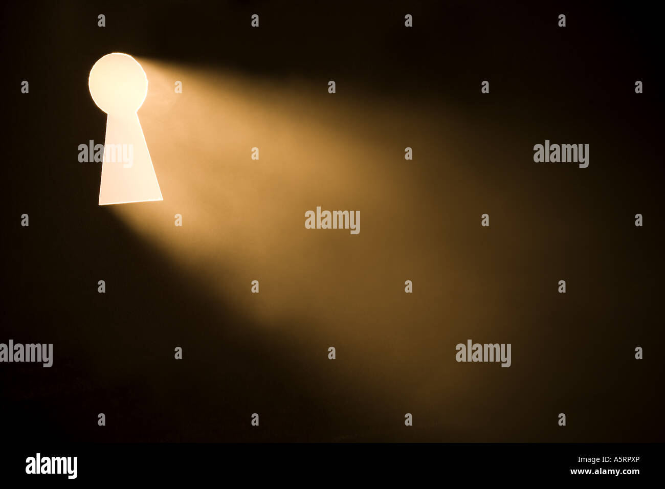 Keyhole with bright light beaming through Stock Photo Alamy