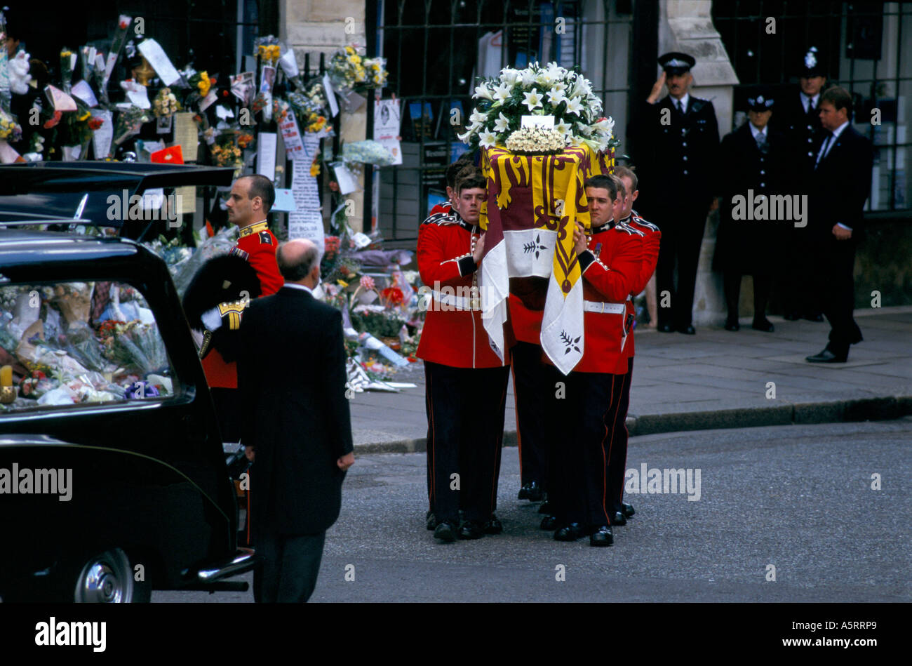 DEATH OF DIANA PRINCESS OF WALES AT HER FUNERAL AT WESTMINSTER ABBEY Stock Photo