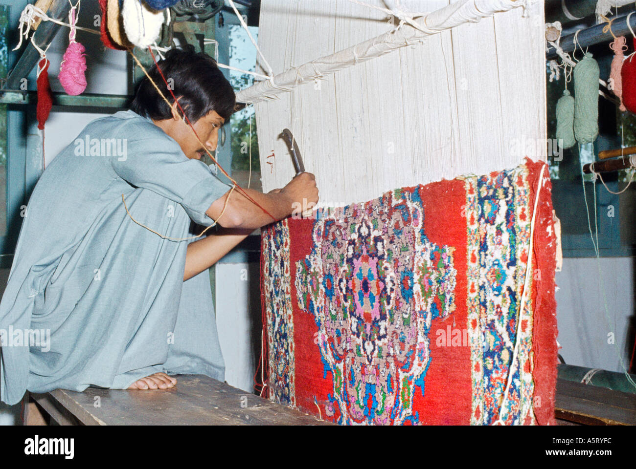 Carpet weaving pakistani hires stock photography and images Alamy