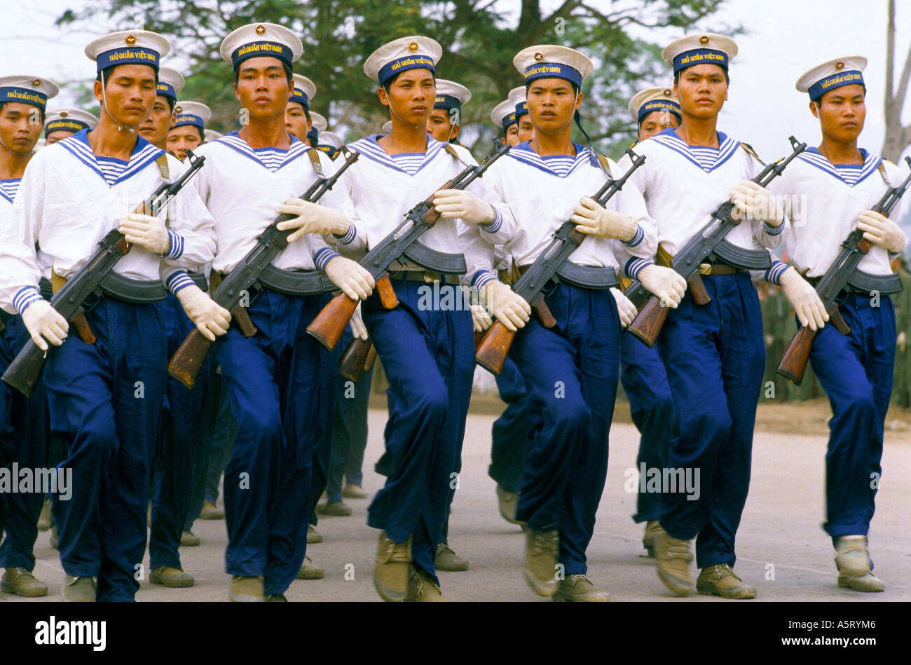 Marching Rifle VIETNAM ,THE MARINES MARCHING WITH RIFLES TO MARK THE ENDING OF THE ...