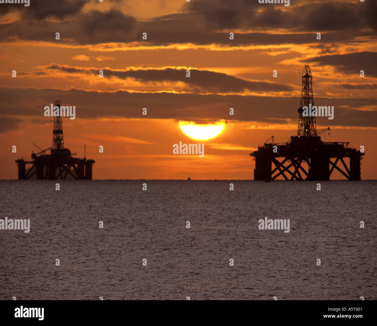 Semi submersible rigs hires stock photography and images Alamy
