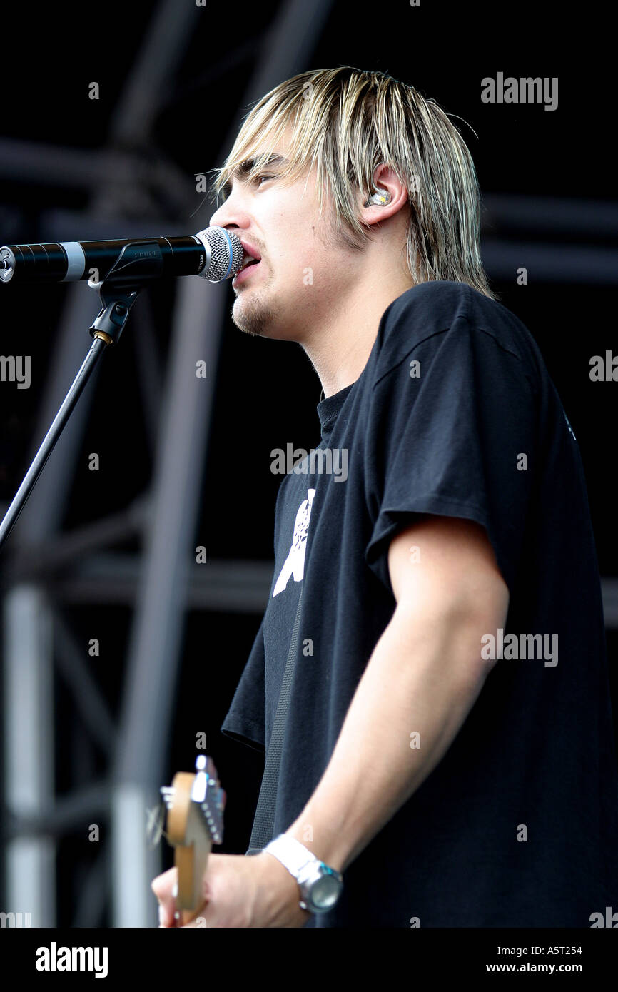 Busted Live in Oxford UK 31 08 03 Party In The Park Fox Fm Stock Photo