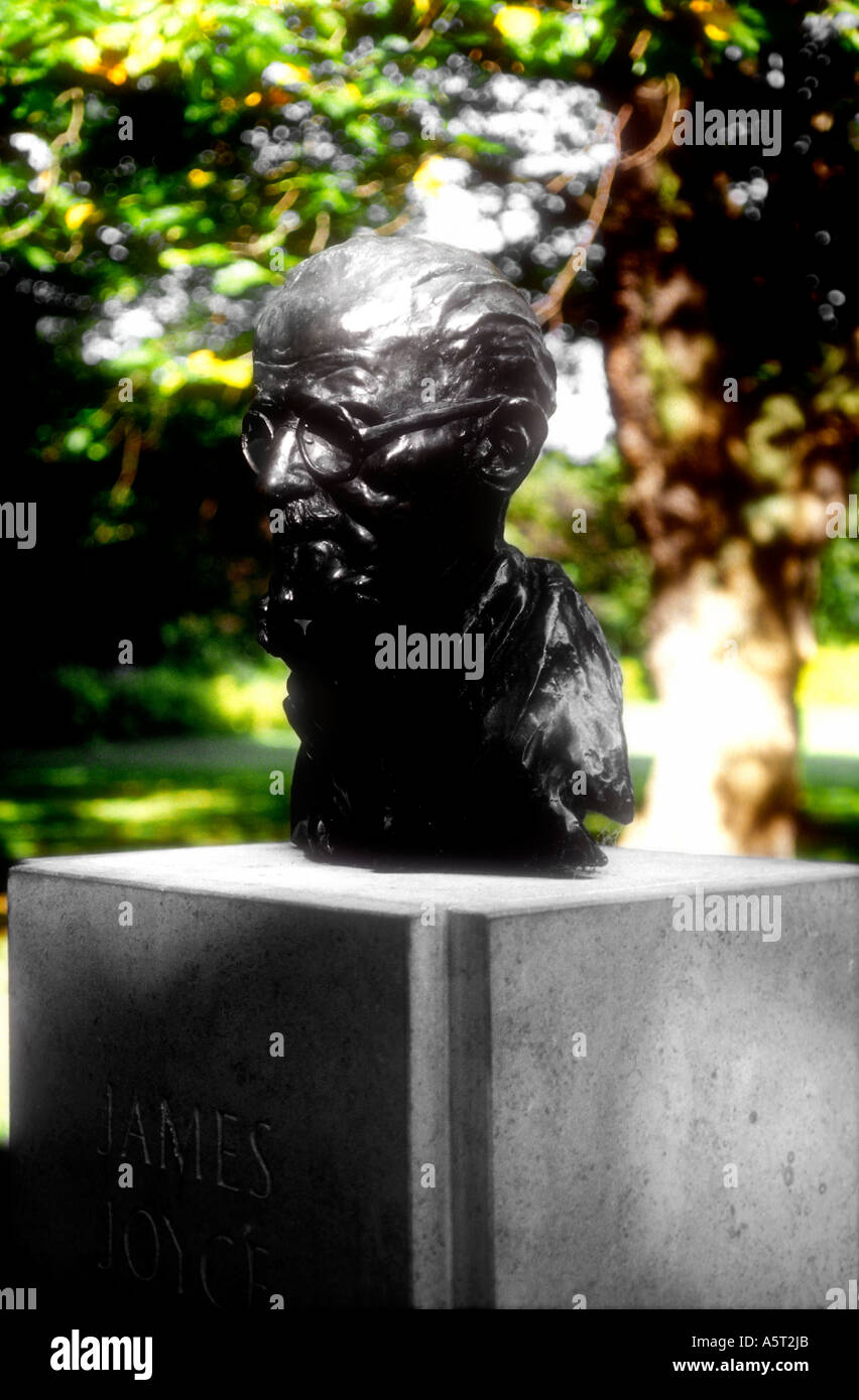 Bust james joyce hi-res stock photography and images - Alamy