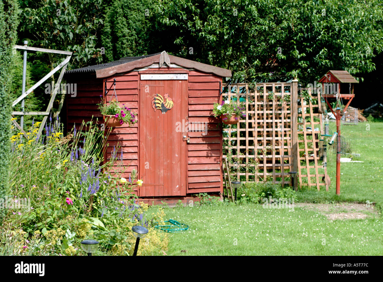 Trellis fencing hires stock photography and images Alamy