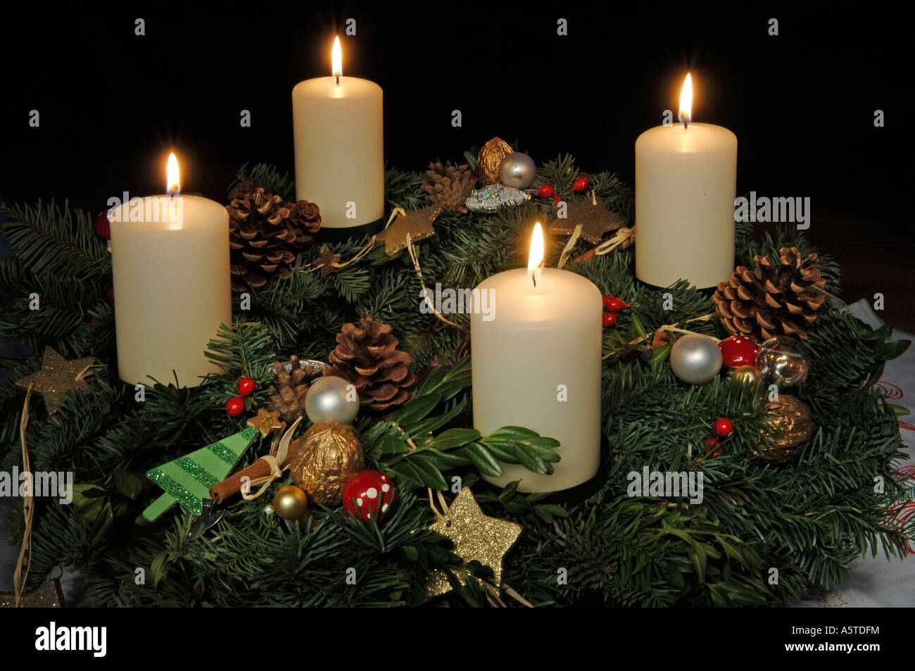 Advent Adventszeit Adventskranz Advent vier Kerzen Advent candle candles  advent wreath advent season Stock Photo - Alamy