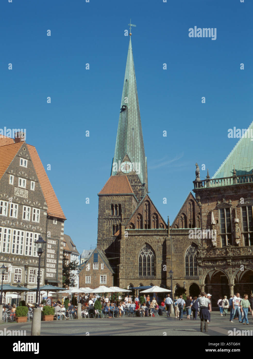 Kirche Unser Lieben Frauen seen over Marktplatz (Market Place), City of Bremen, Bremen, Germany. Stock Photo