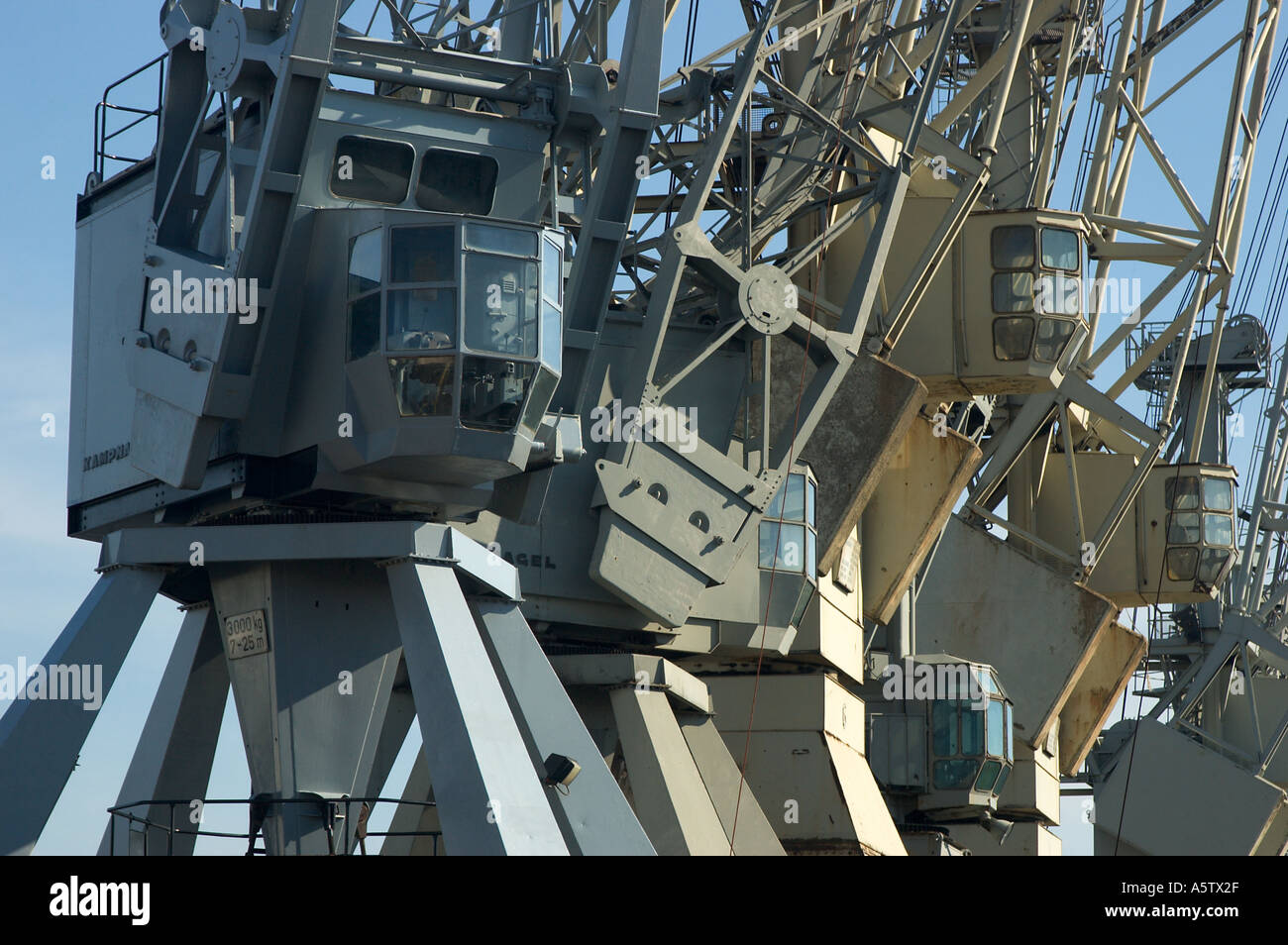Old cranes hi-res stock photography and images - Alamy