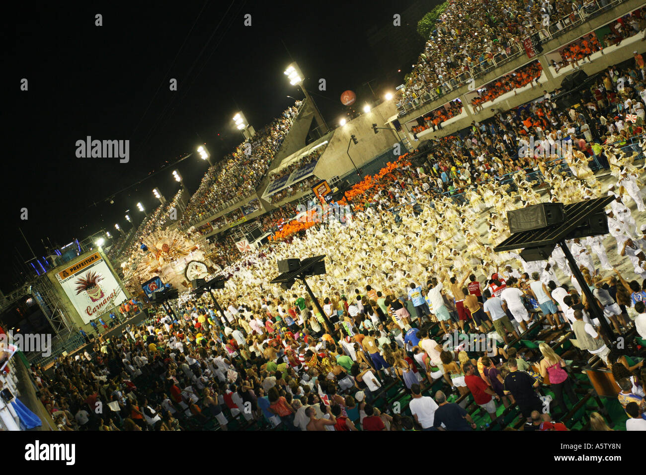 Floats and samba dancers in amazing costumes, in the Rio de Janeiro ...