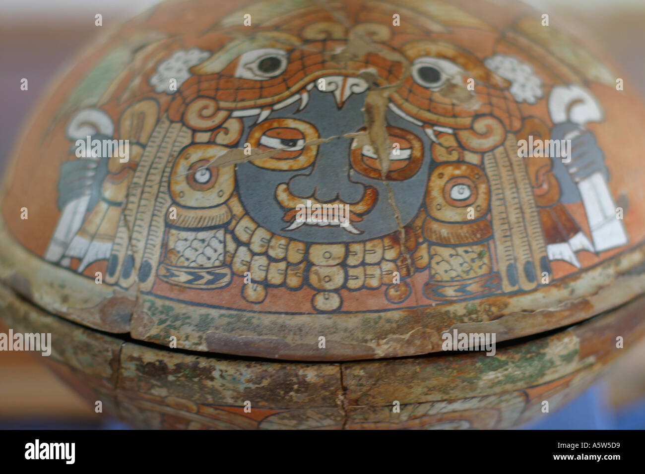 Mayan pottery Tikal Guatemala Stock Photo - Alamy