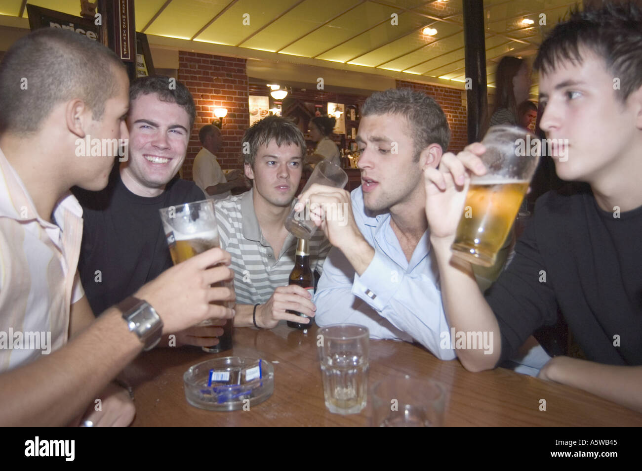 толпой выпью