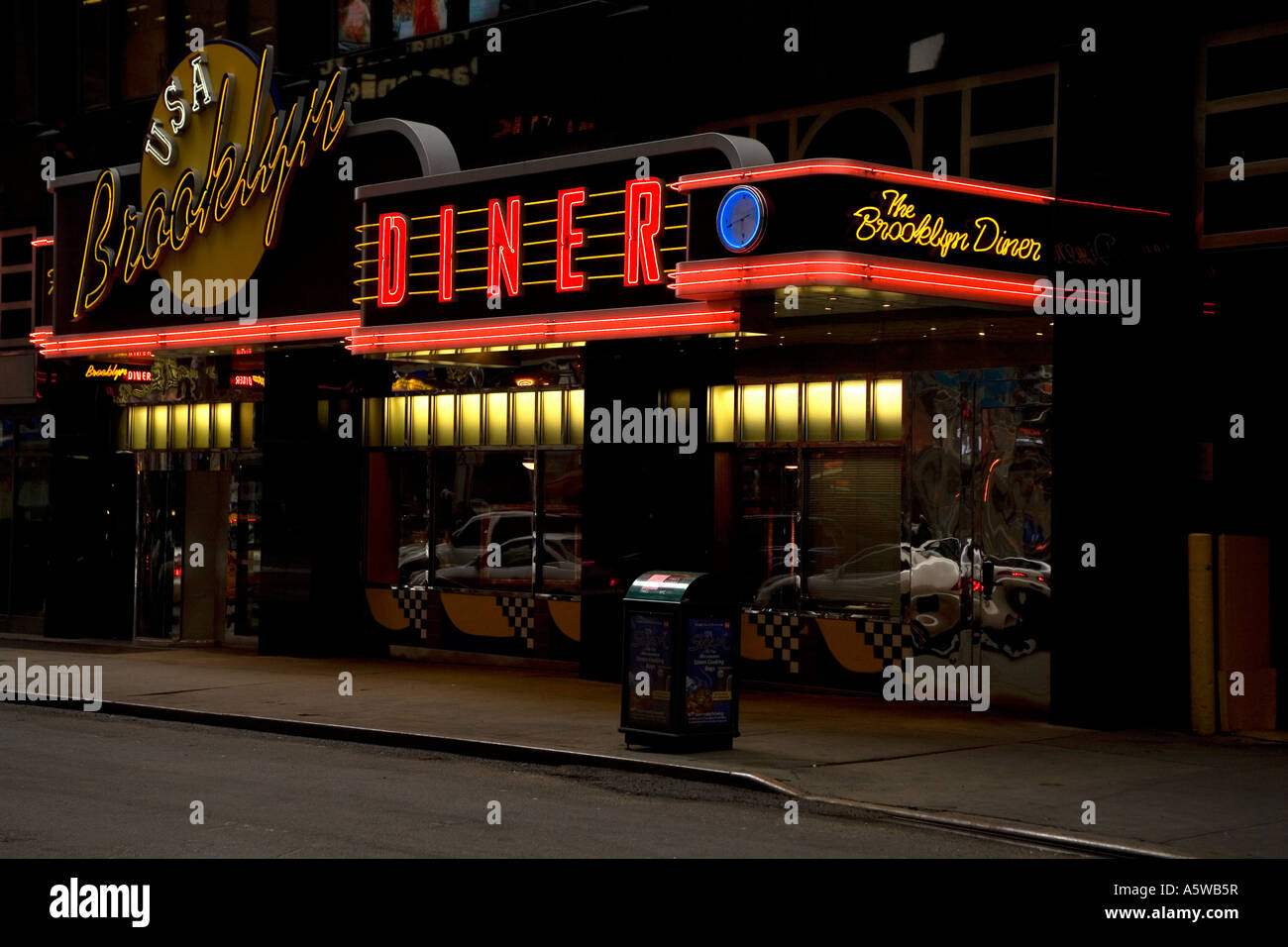 Neon Diner In New York Usa 2007 Stock Photo - Alamy