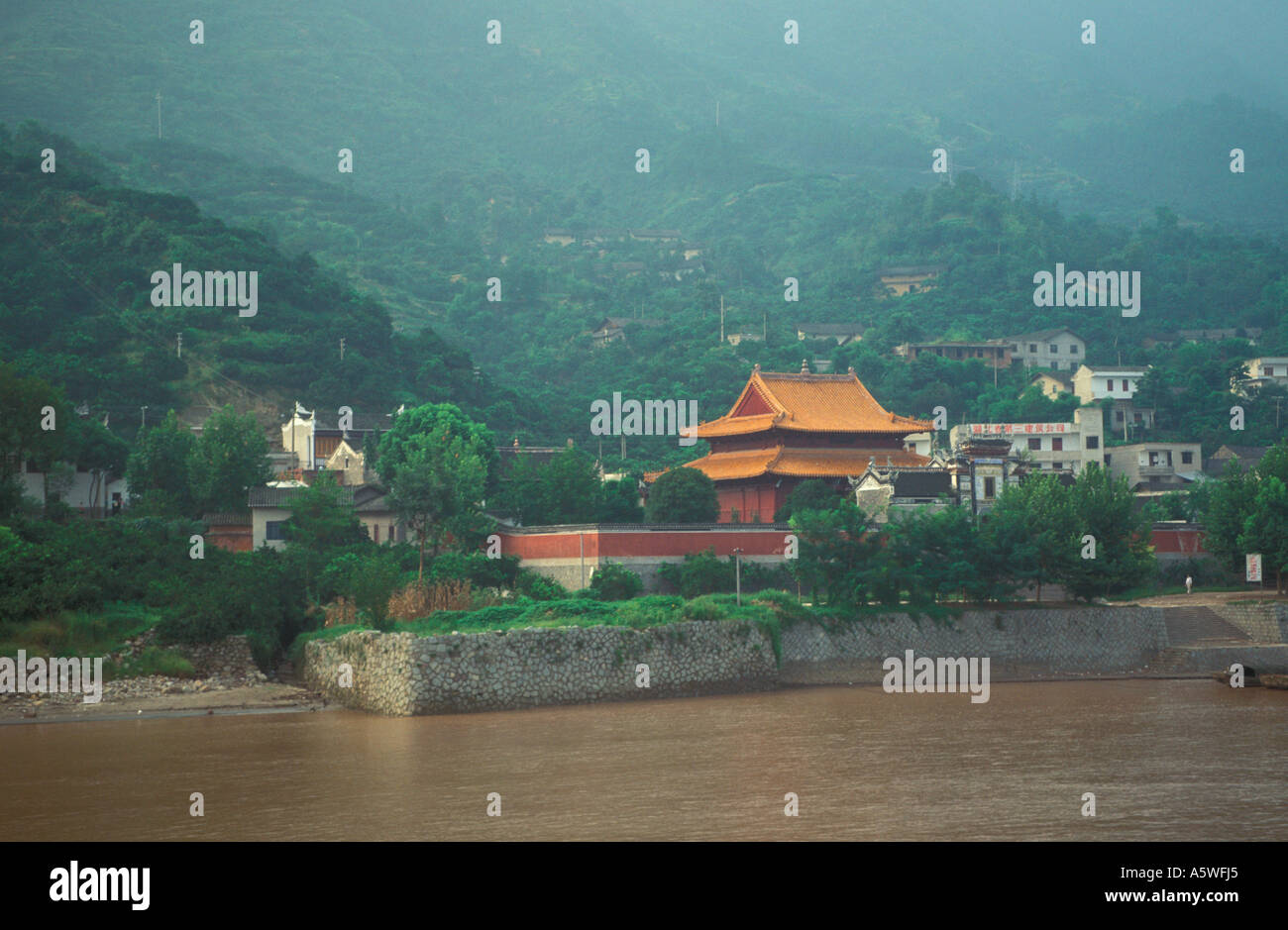 Approach to Wanxian Yangtse river China Stock Photo