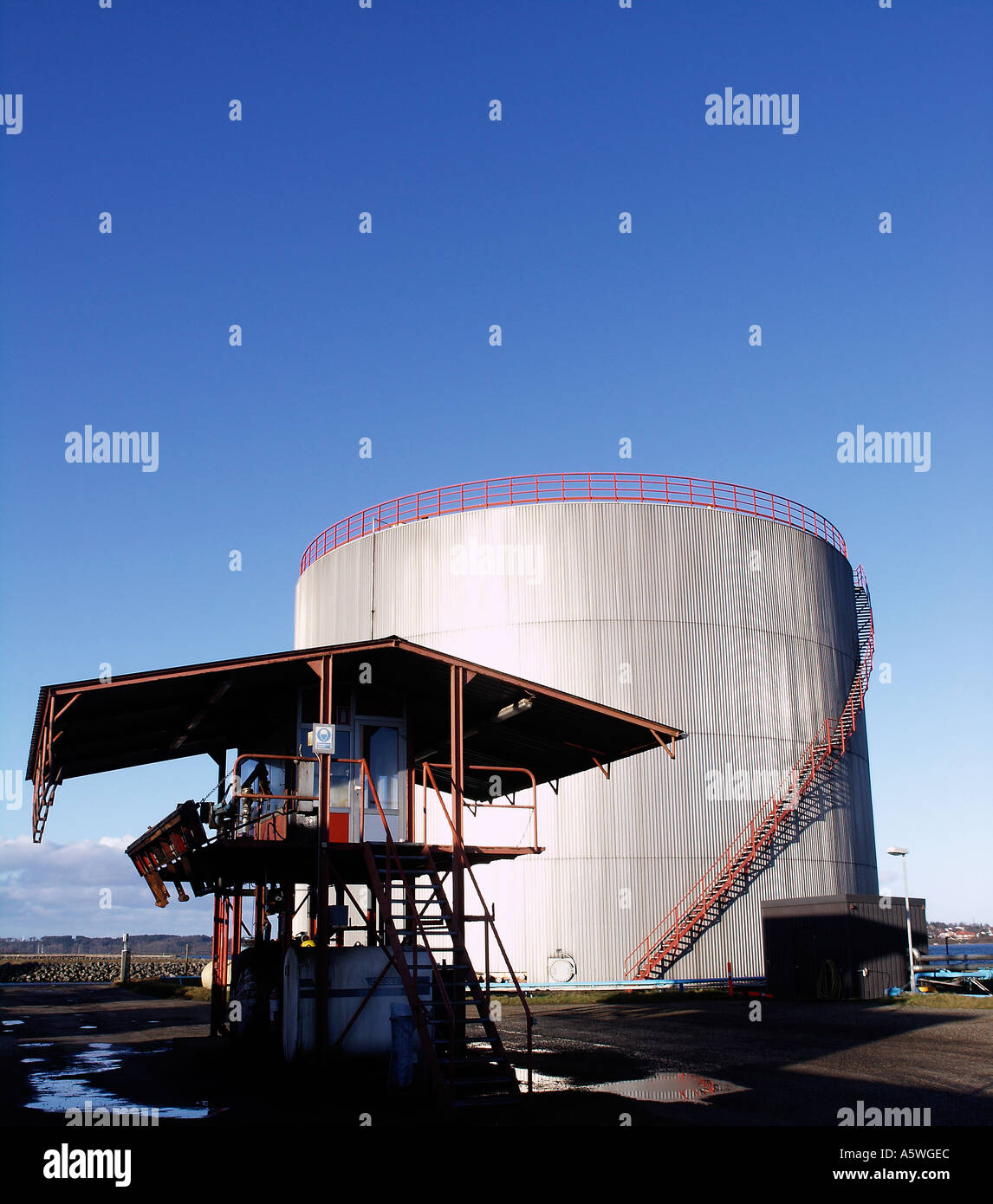 Fuel depot hires stock photography and images Alamy