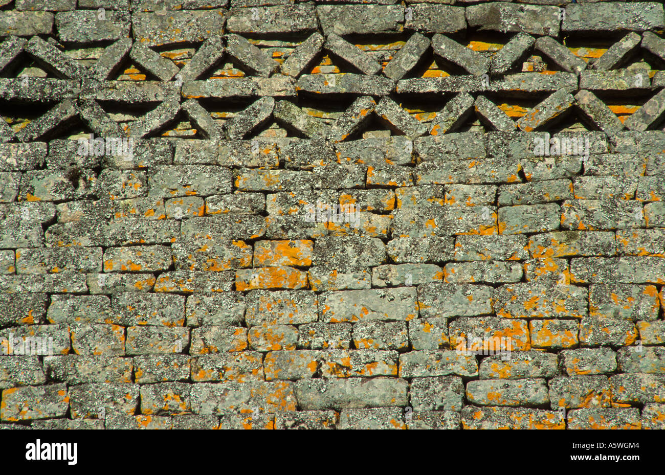 Herringbone pattern in stones at top of Great Enclosure Wall, Great Zimbabwe National Monument, Zimbabwe, Africa Stock Photo
