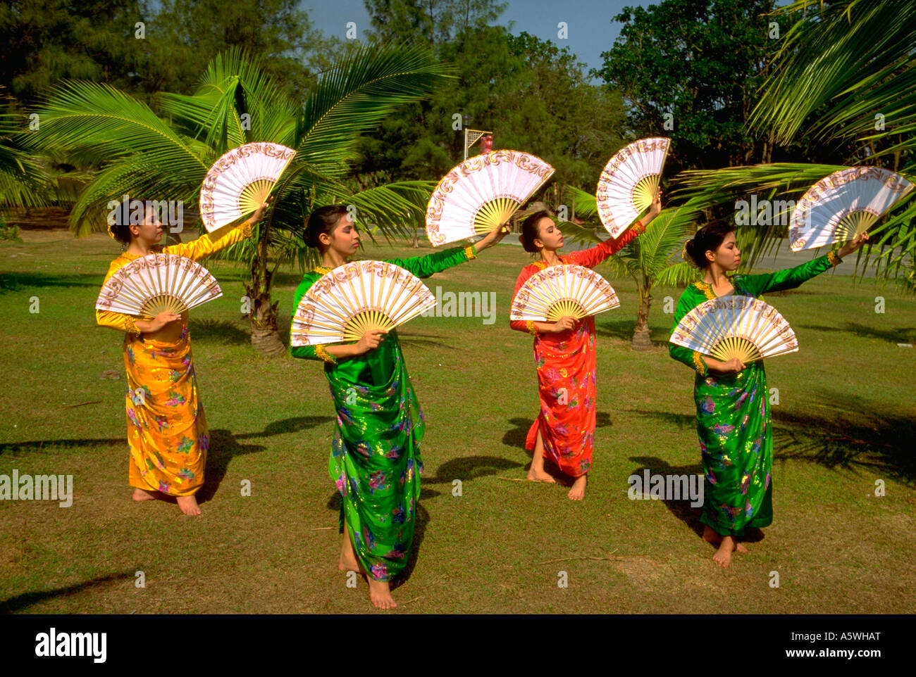 Dance of fans tradition hires stock photography and images Alamy