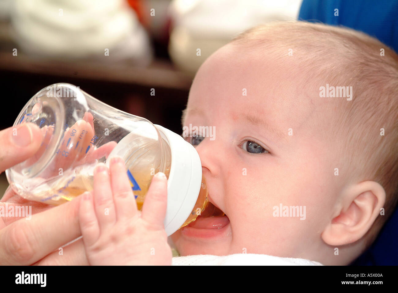 5 month old baby bottle feeding