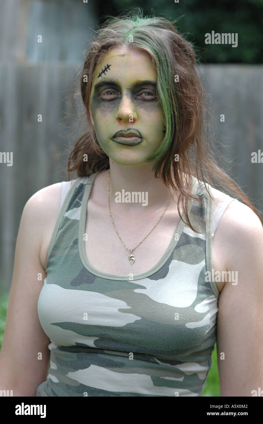 Camouflage face paint hi-res stock photography and images - Alamy