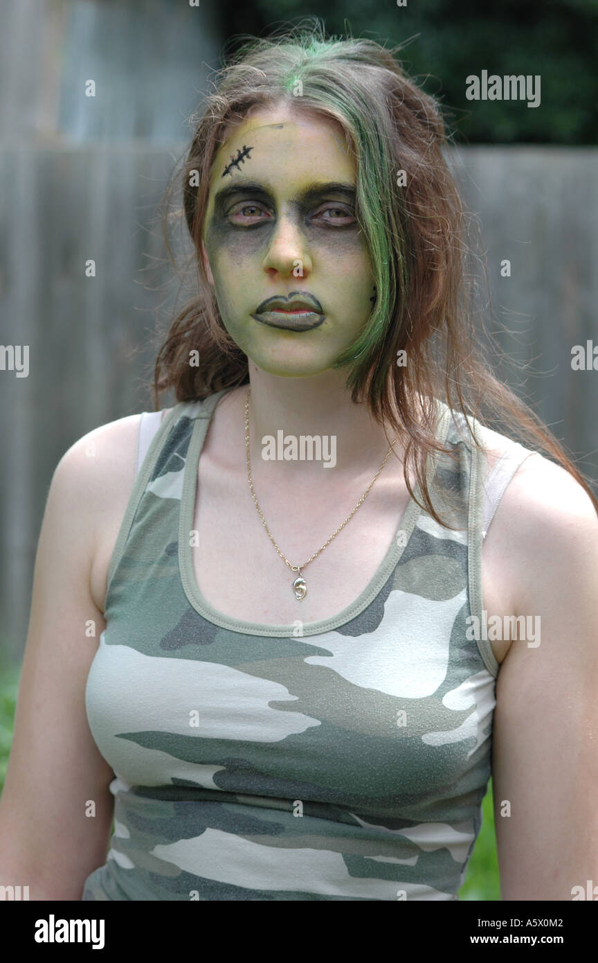 Camouflage face paint hires stock photography and images Alamy
