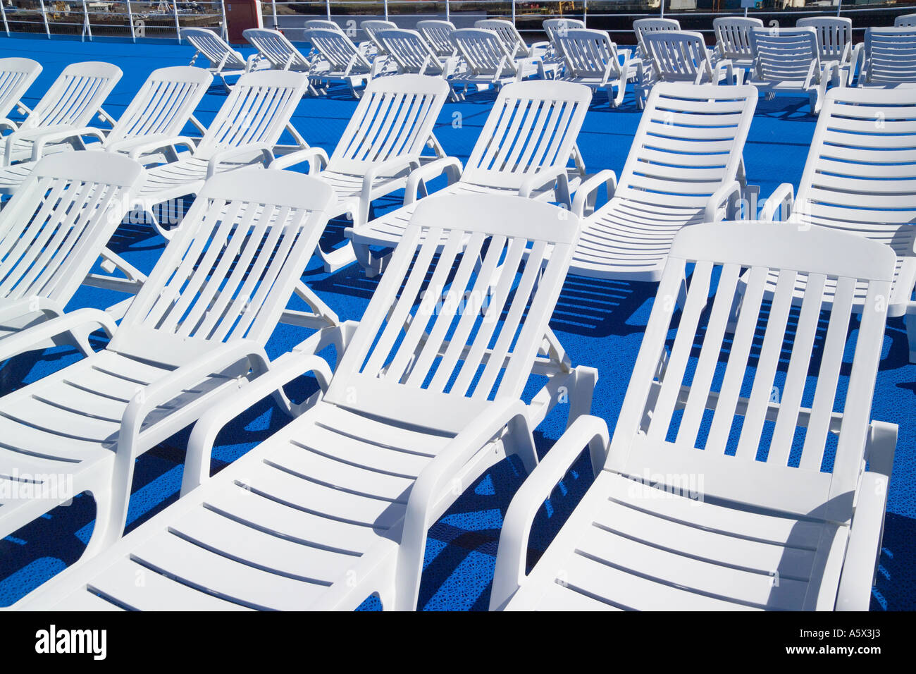 Sunbeds on cruise ship deck hi-res stock photography and images - Alamy