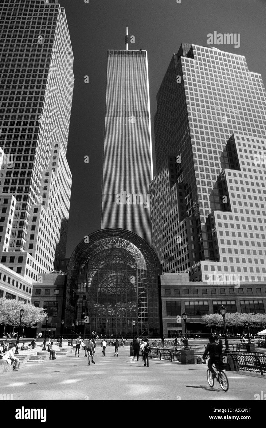 Cyclists and skaters at Winter Garden and World Financial Center and the World Trade Centre, 1999. Stock Photo