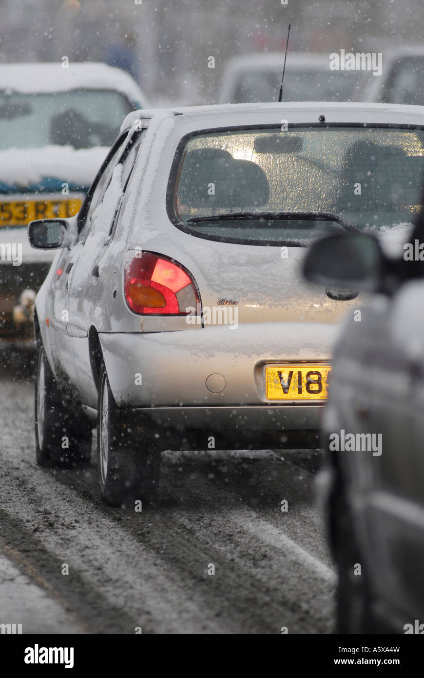 Traffic driving slowly work hi-res stock photography and images - Alamy
