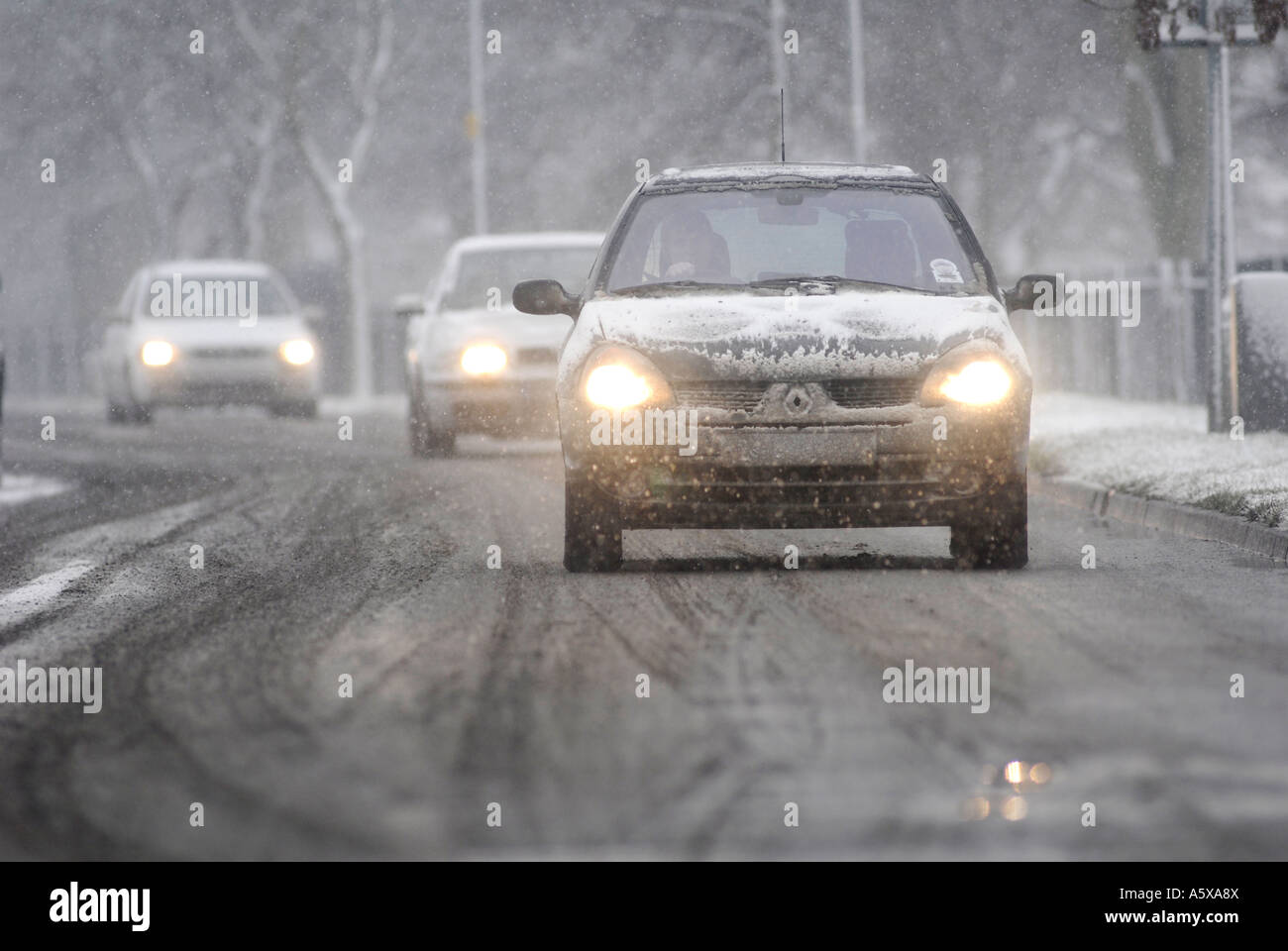 Traffic driving slowly work hi-res stock photography and images - Alamy