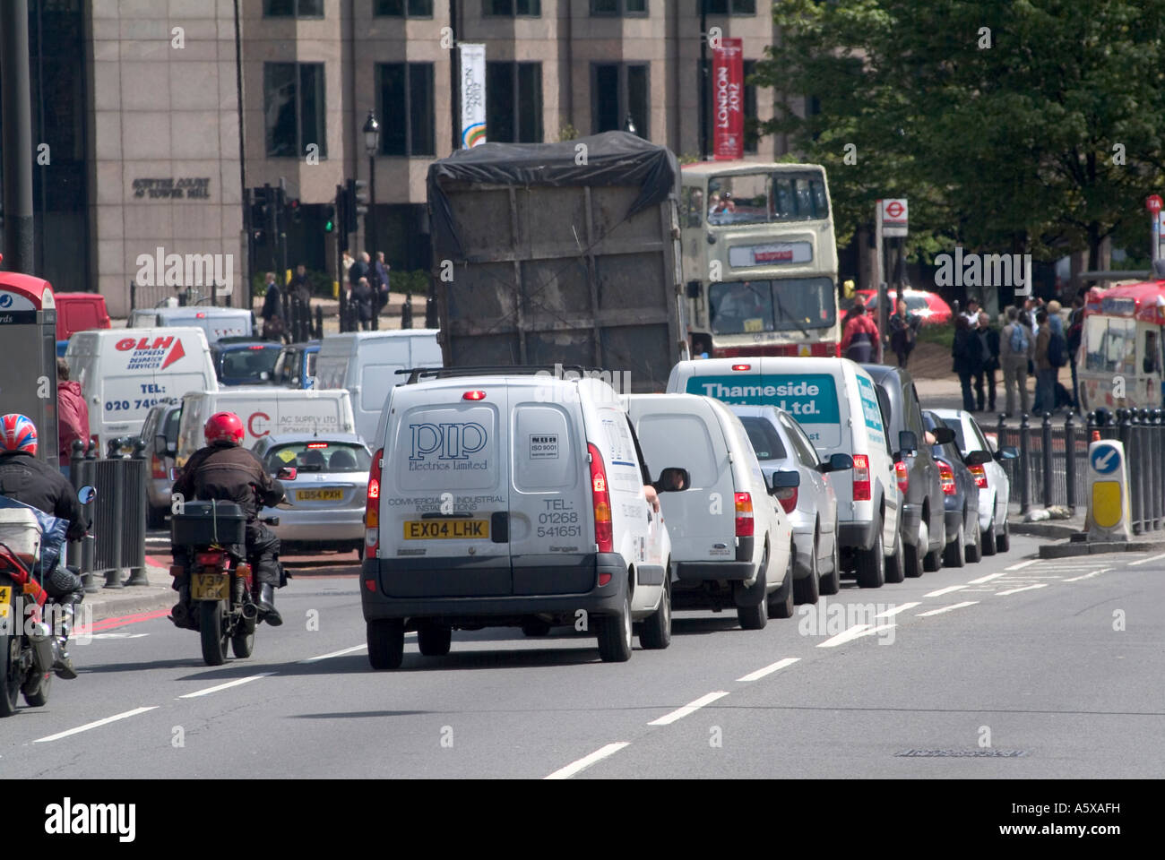 Busy street london traffic jam hi-res stock photography and images - Alamy