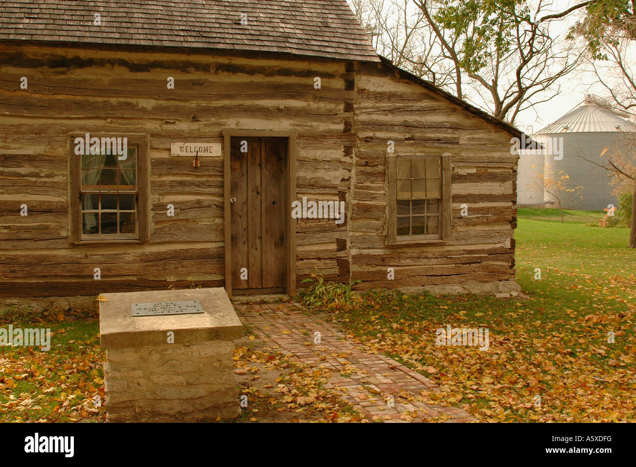 Painet Jb6904 Iowa Winneshiek Castalia Pioneers Log Cabin Silos