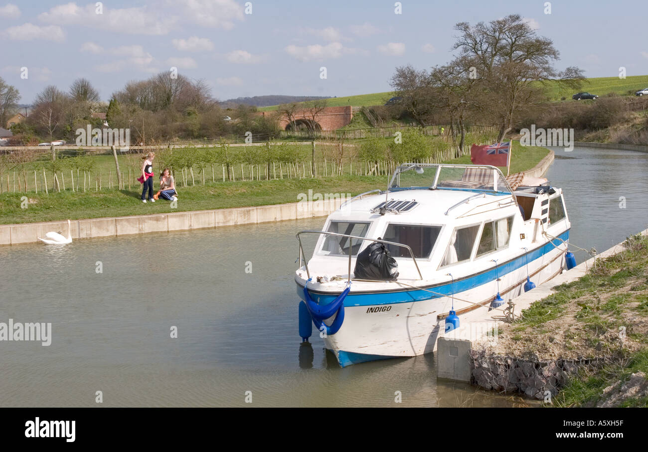 Grand union canal wendover arm hi-res stock photography and images - Alamy