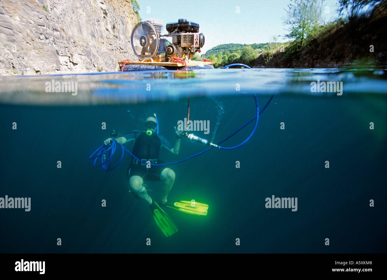 Fresh underwater diving with a hookah. Plongée sous-marine au narguilé en eau douce. Stock Photo