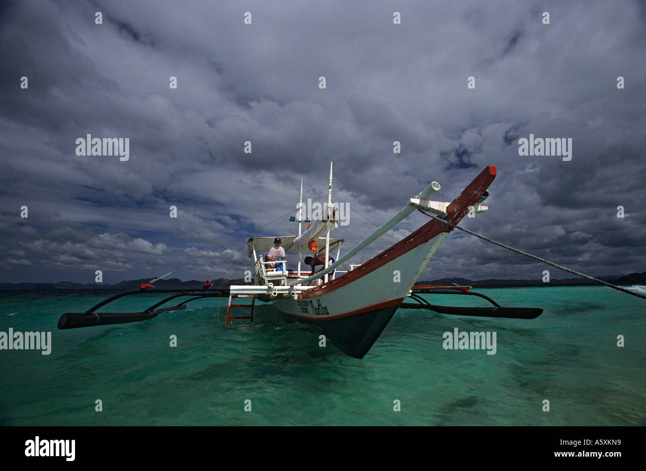 An outrigger boat in the Calamian Group (Philippines). Trimaran (outrigger boat) dans l'archipel des Calamian (Philippines). Stock Photo