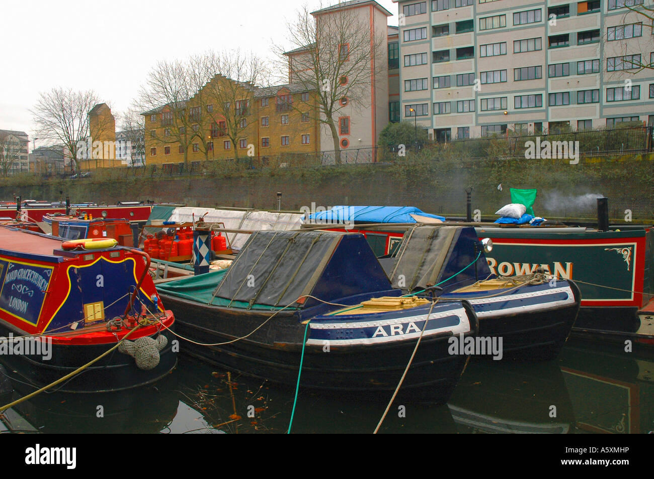 iw1715 england london lisson grove regents canal residential