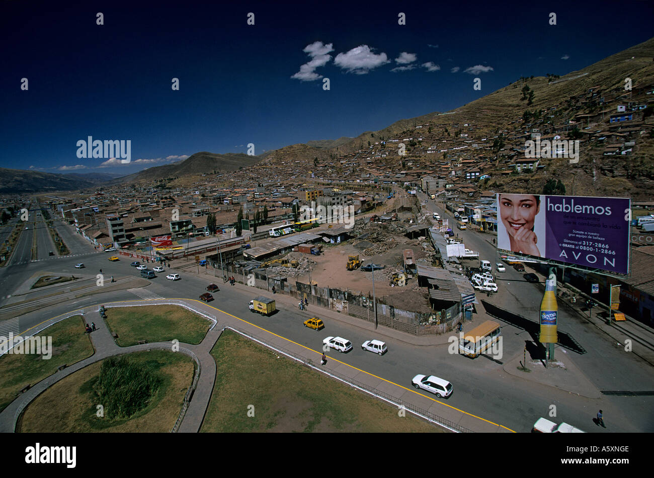 Outskirts of Cuzco (Peru). Vue de la périphérie (banlieue) de Cuzco (Pérou). Stock Photo