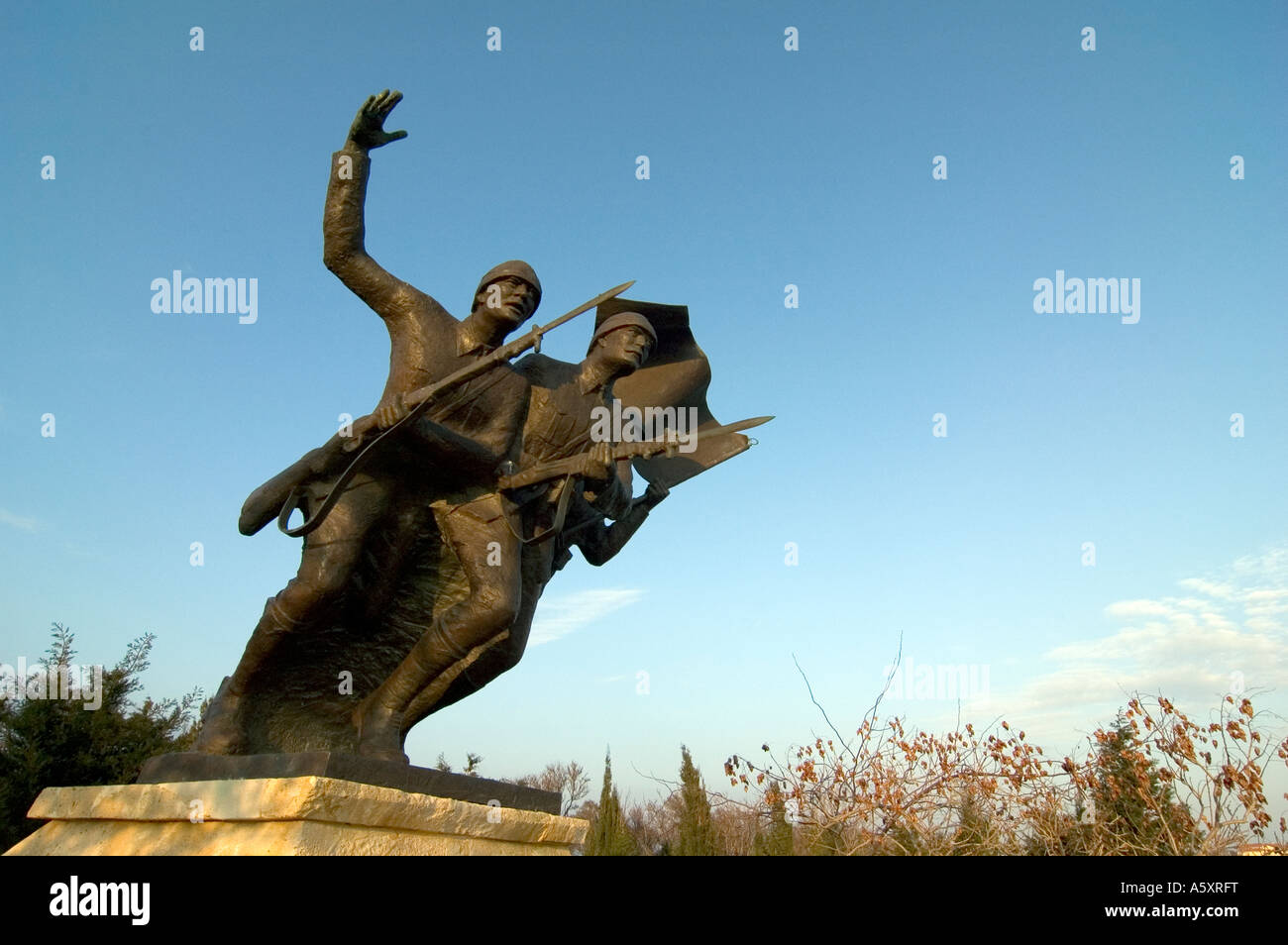 A memorial sculpture of three Turkish soldiers on the Gallipoli peninsula, Turkey Stock Photo