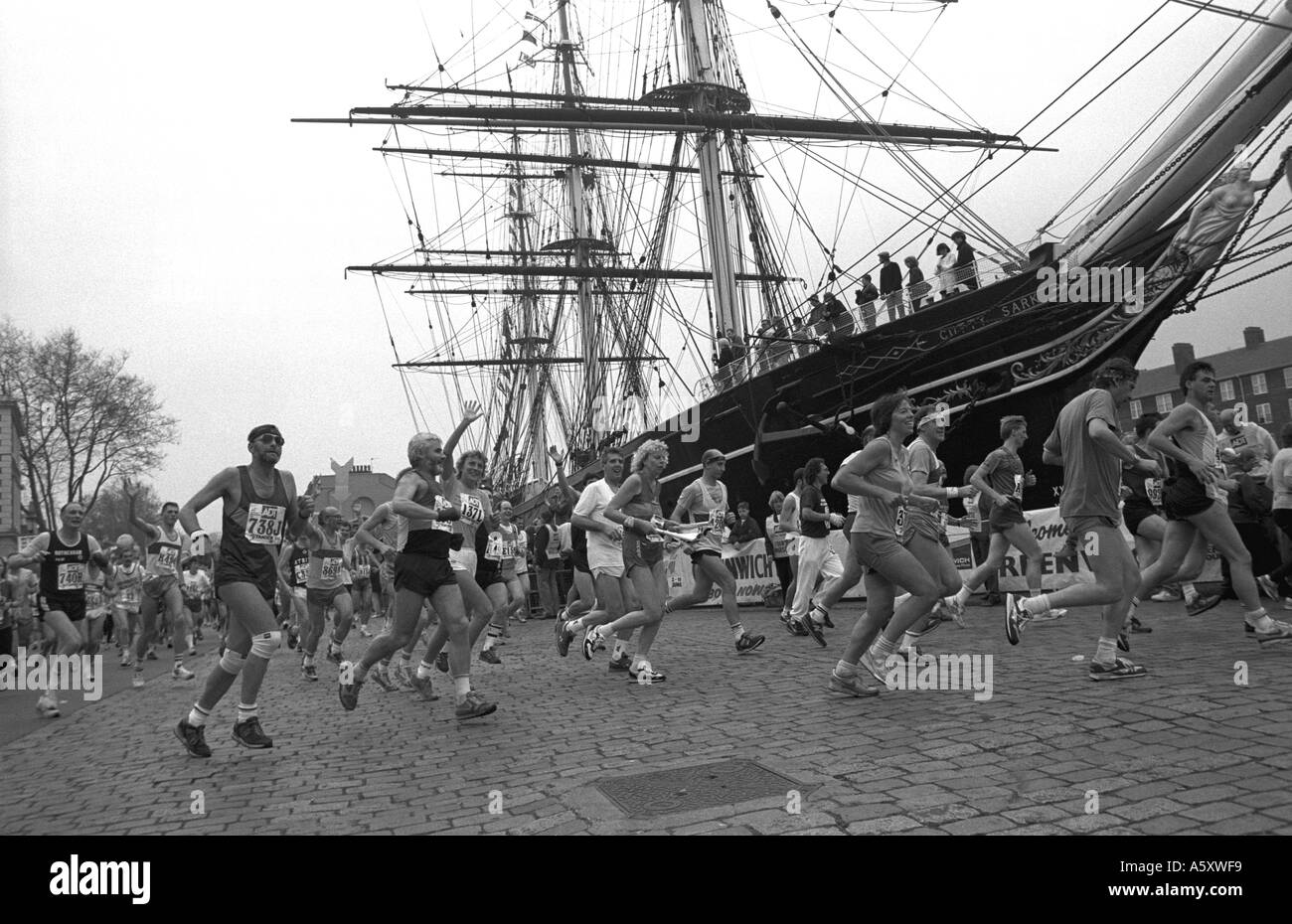 Runners passing Cutty Sark in 1989 London Marathon, England, UK Stock Photo