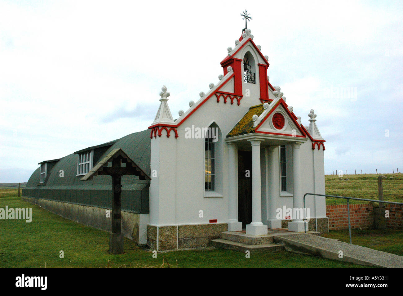 Celebrated Orkney church fashioned from a standard army Nissen Hut by Italian Prisoners of War during Second World War Stock Photo
