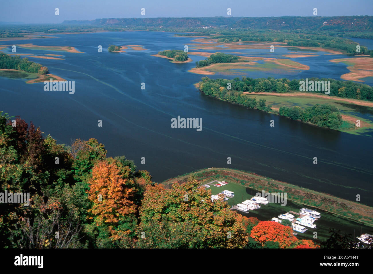 iu2305 mississippi river marina lansing ia allinclusive ample