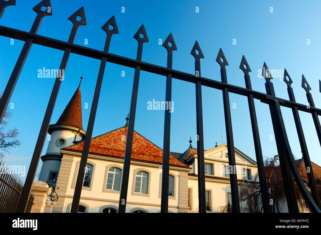 Arrowhead railings hi-res stock photography and images - Alamy