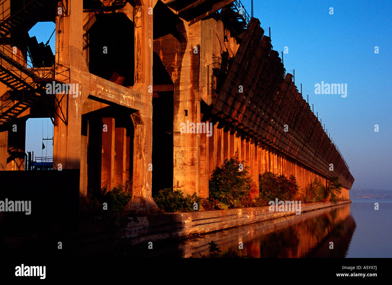 ig2423 ore dock lake superior ashland wi wisconsin architecture