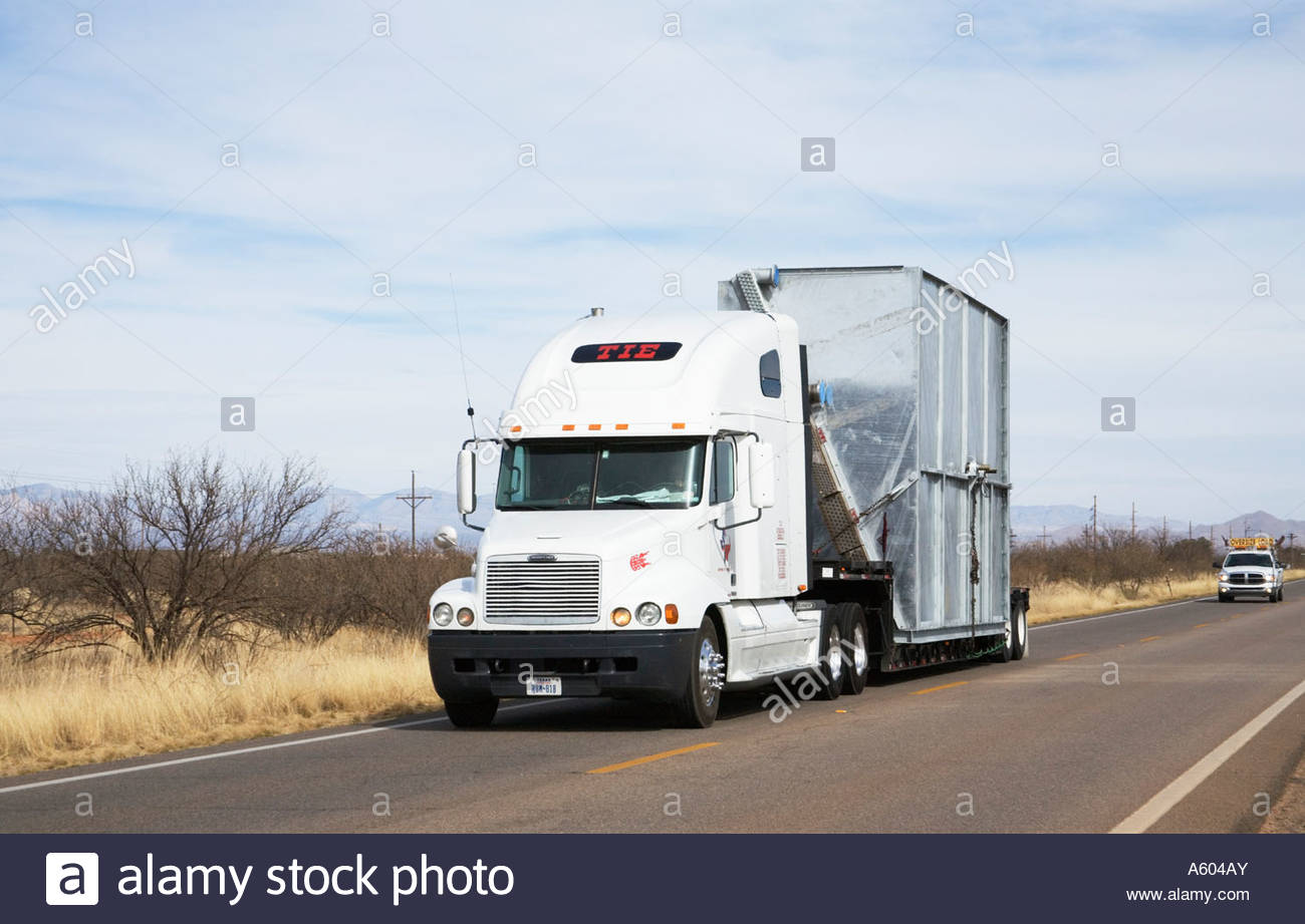 Oversize Load Semi Truck High Resolution Stock Photography and Images ...