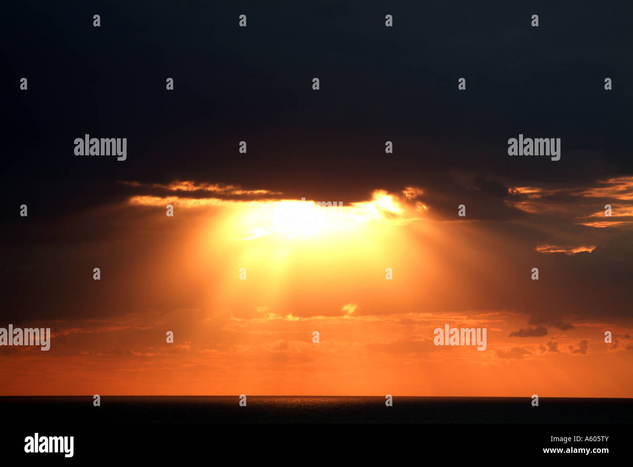 Rays dramatic hi-res stock photography and images - Alamy