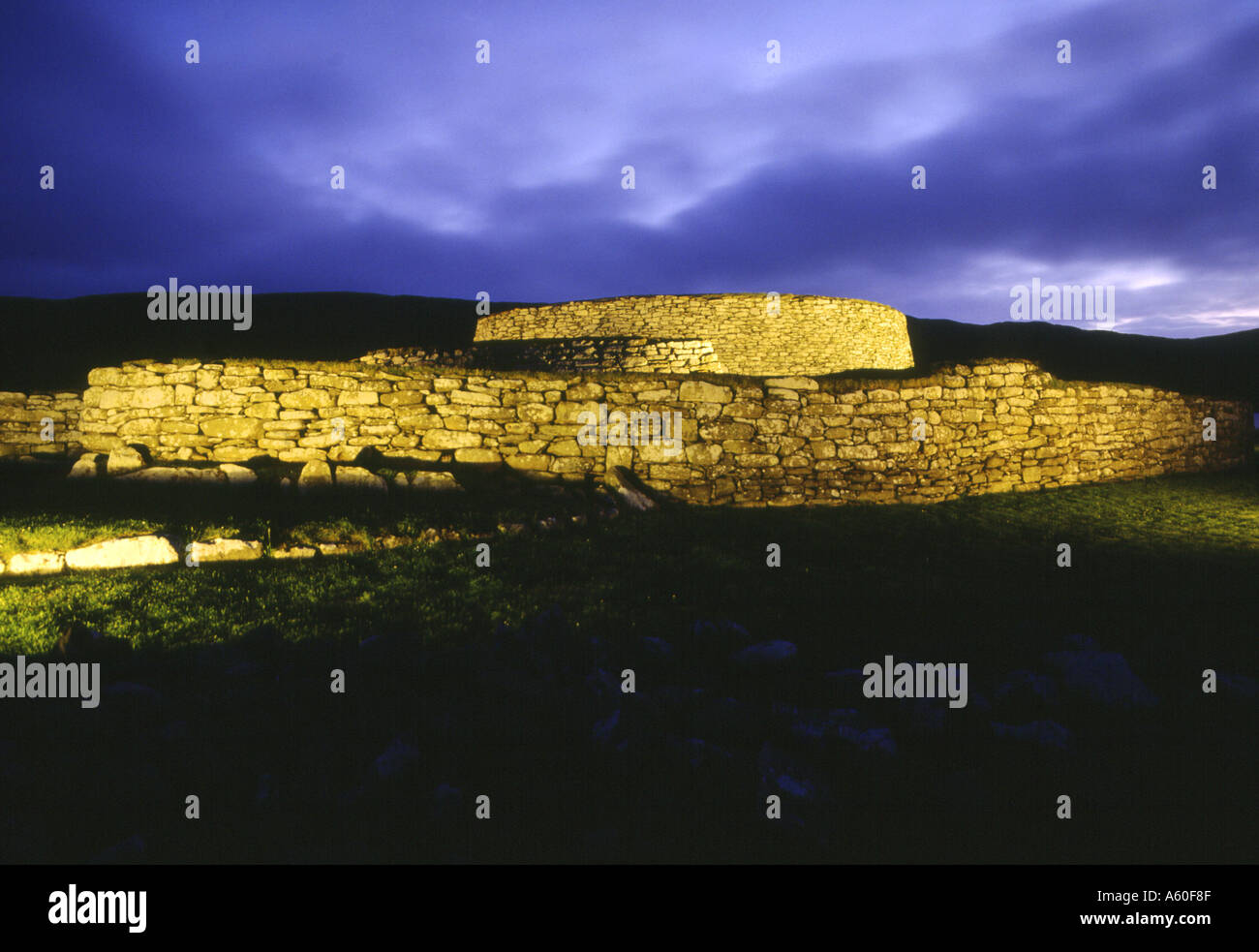 dh CLICKIMIN BROCH SHETLAND Iron Age broch defensive fortification ...