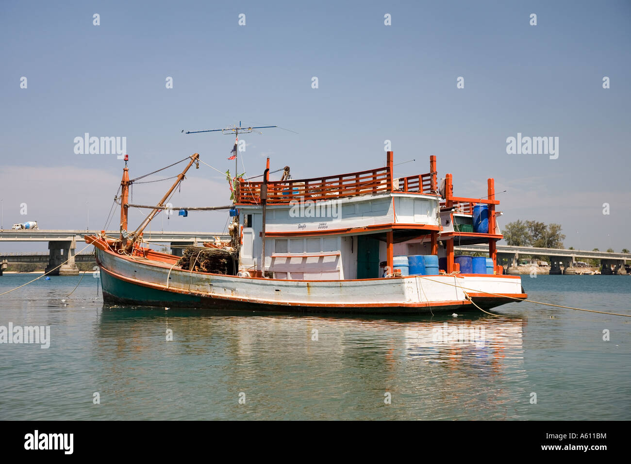 Asian fishing boats hi-res stock photography and images - Alamy